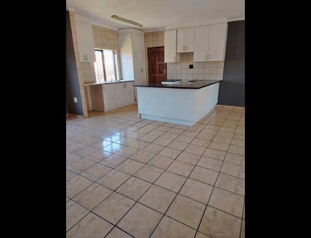 3 BEDROOM APARTMENT FOR SALE IN AMAJUBA PARK